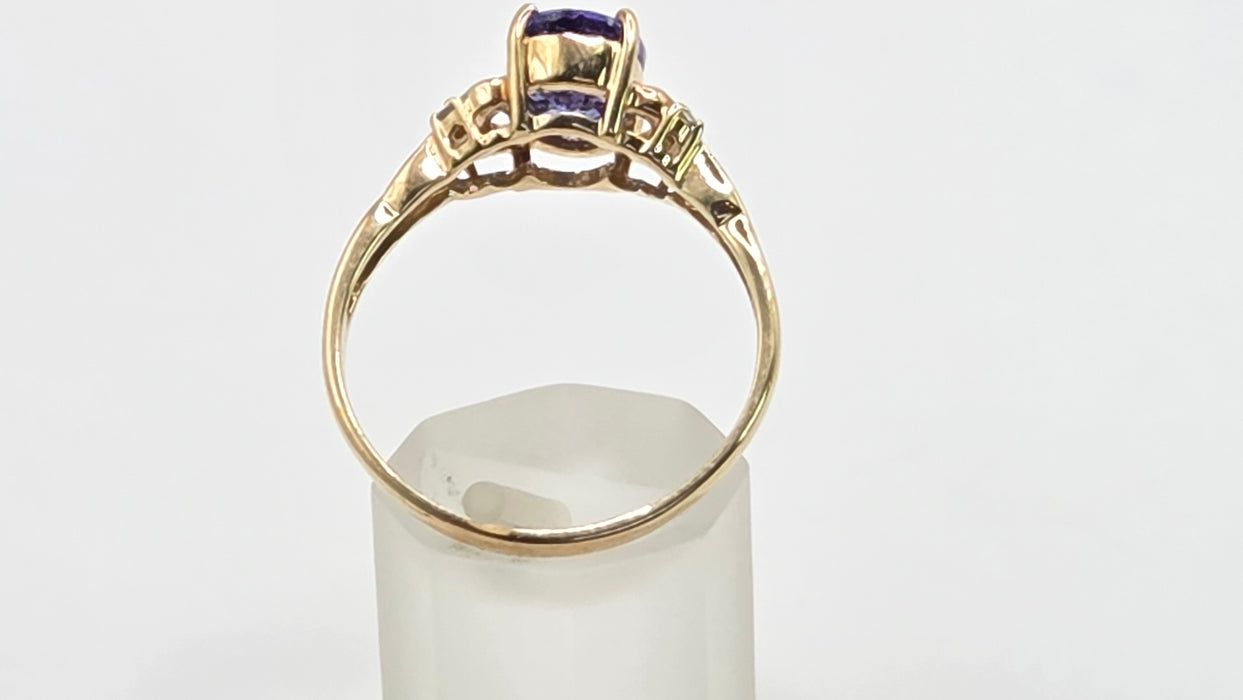 Vintage: 9ct Yellow Gold Iolite & Diamond Dress Ring
