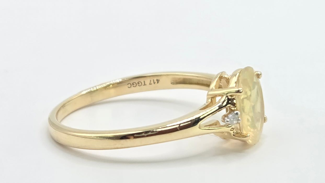 Vintage: 9ct Yellow Gold Opal & Diamond Split Shank Ring