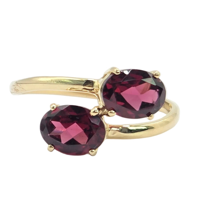 Vintage: 9ct Yellow Gold Garnet Crossover Ring