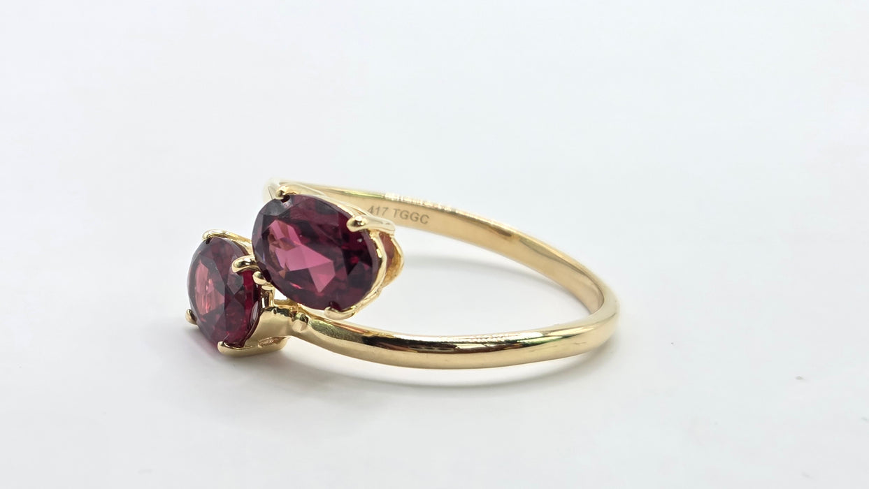 Vintage: 9ct Yellow Gold Garnet Crossover Ring