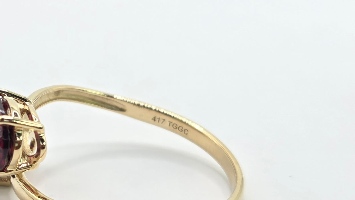 Vintage: 9ct Yellow Gold Garnet Crossover Ring