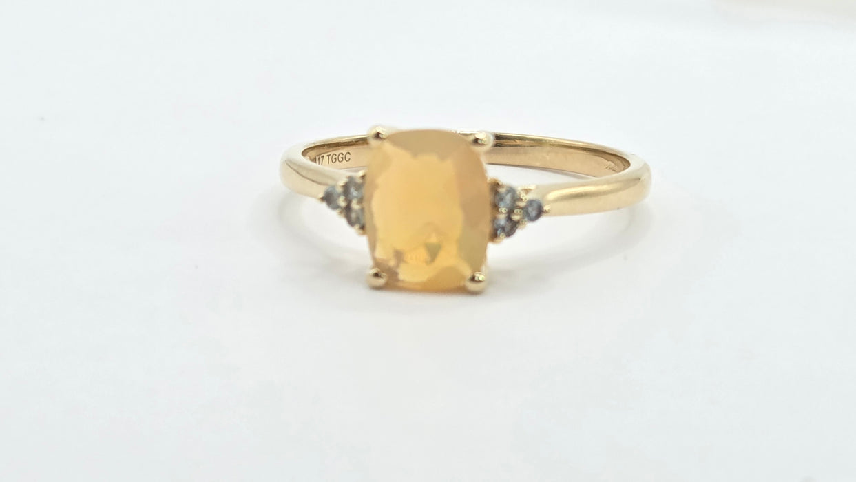 Vintage: 9ct Yellow Gold Opaque Opal & Green Topaz Trefoil Ring