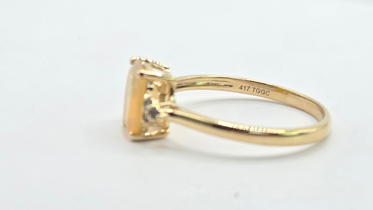 Vintage: 9ct Yellow Gold Opaque Opal & Green Topaz Trefoil Ring