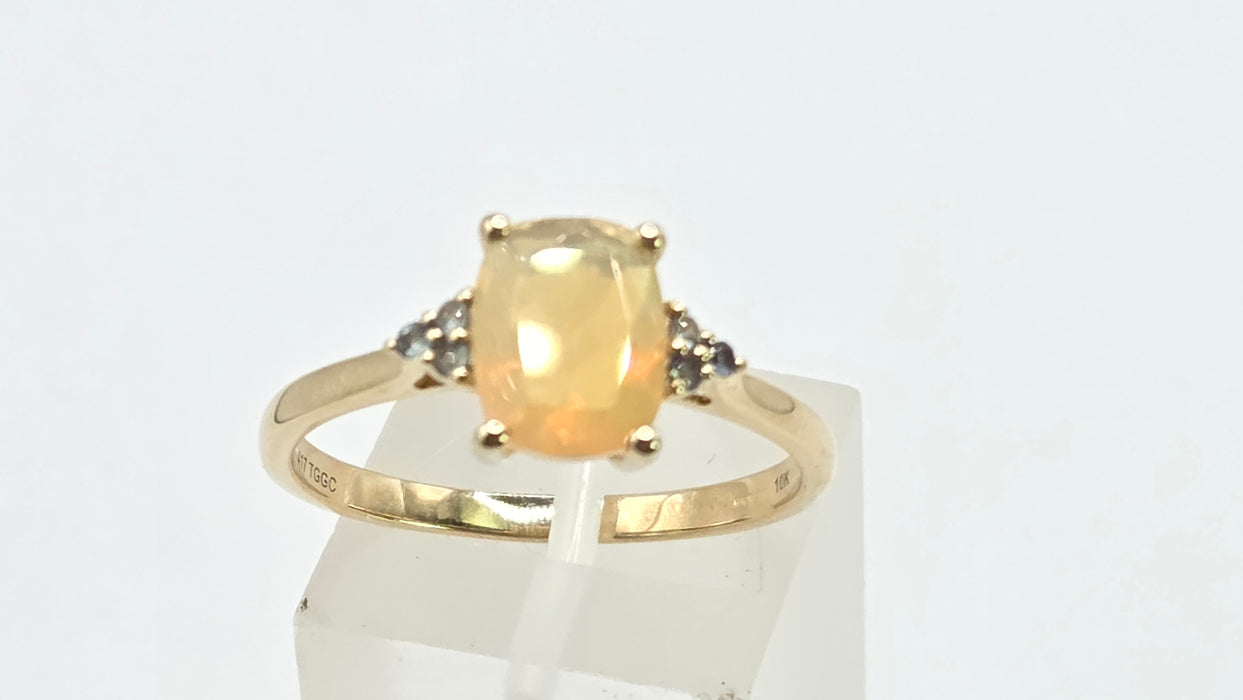 Vintage: 9ct Yellow Gold Opaque Opal & Green Topaz Trefoil Ring