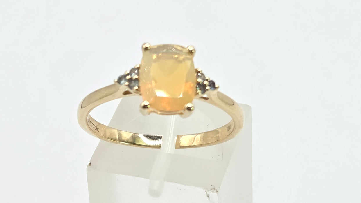 Vintage: 9ct Yellow Gold Opaque Opal & Green Topaz Trefoil Ring