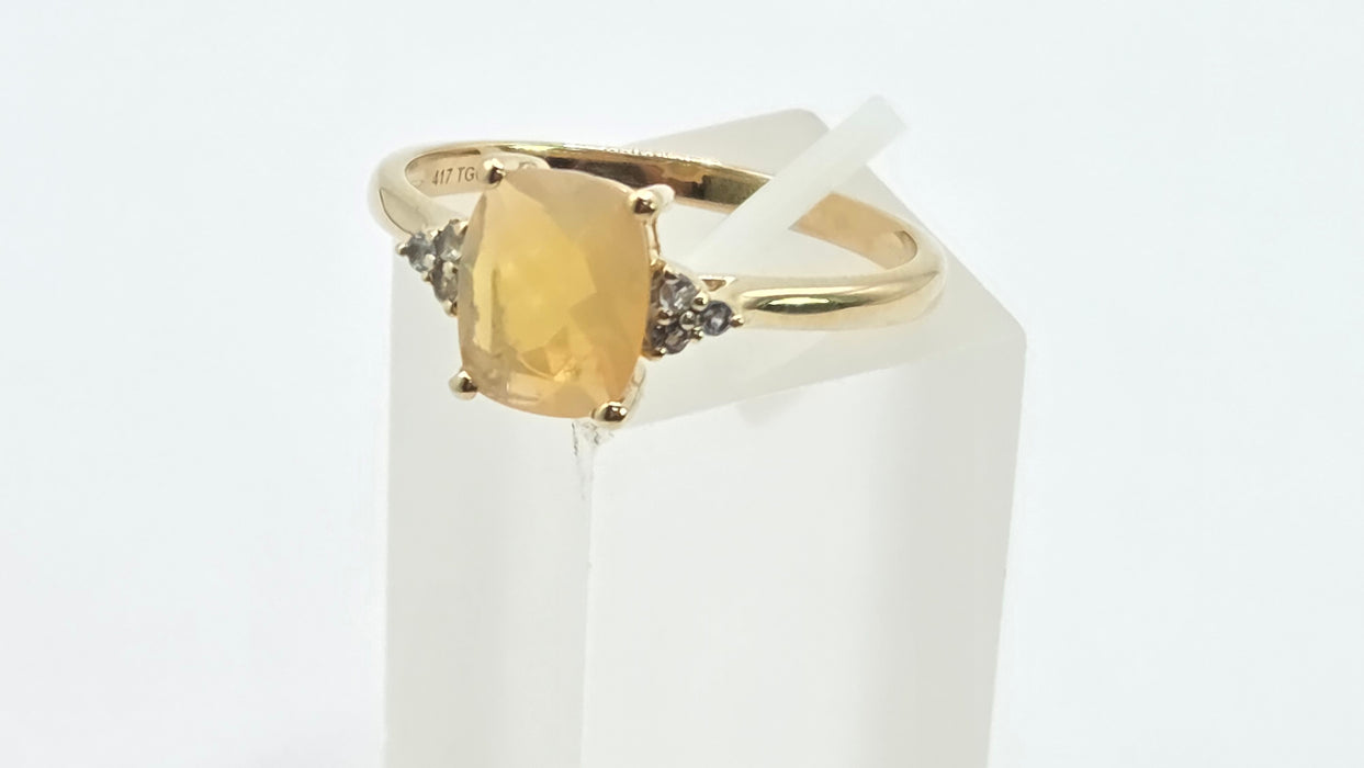 Vintage: 9ct Yellow Gold Opaque Opal & Green Topaz Trefoil Ring