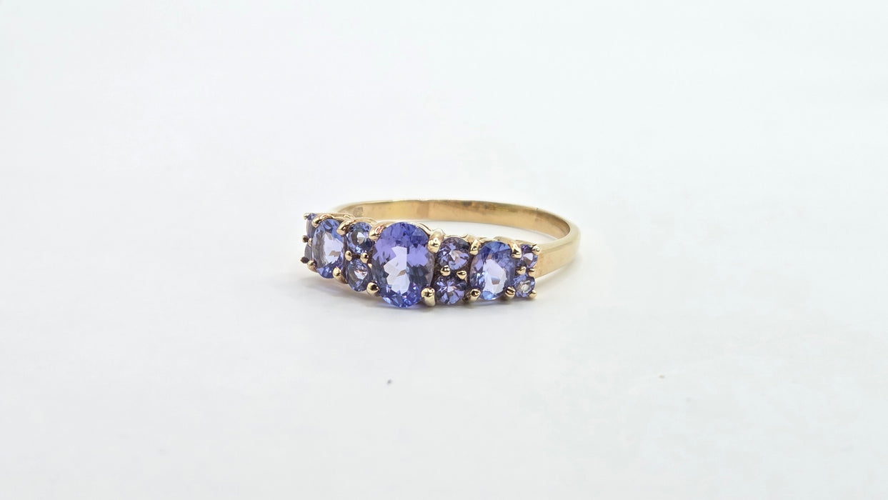Vintage: 9ct Yellow Gold Tanzanite Dress Ring