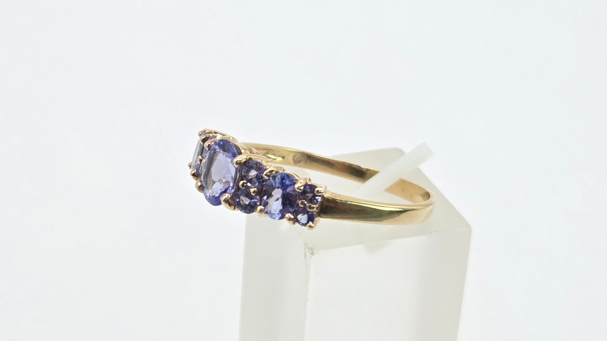 Vintage: 9ct Yellow Gold Tanzanite Dress Ring