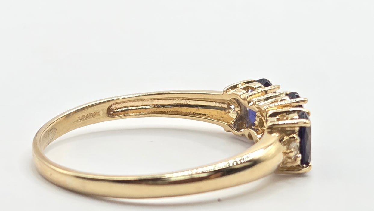 Vintage: 9ct Gold Iolite & Diamond Ring