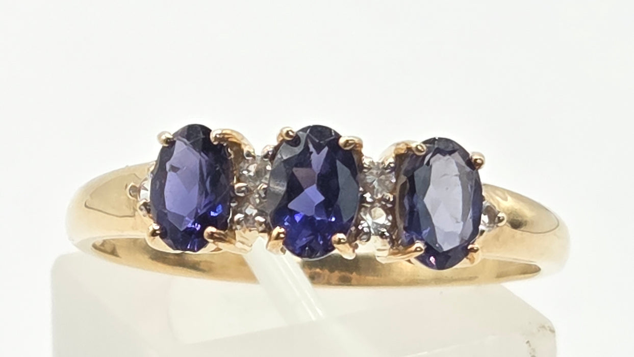 Vintage: 9ct Gold Iolite & Diamond Ring