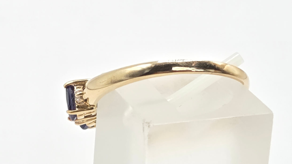 Vintage: 9ct Gold Iolite & Diamond Ring