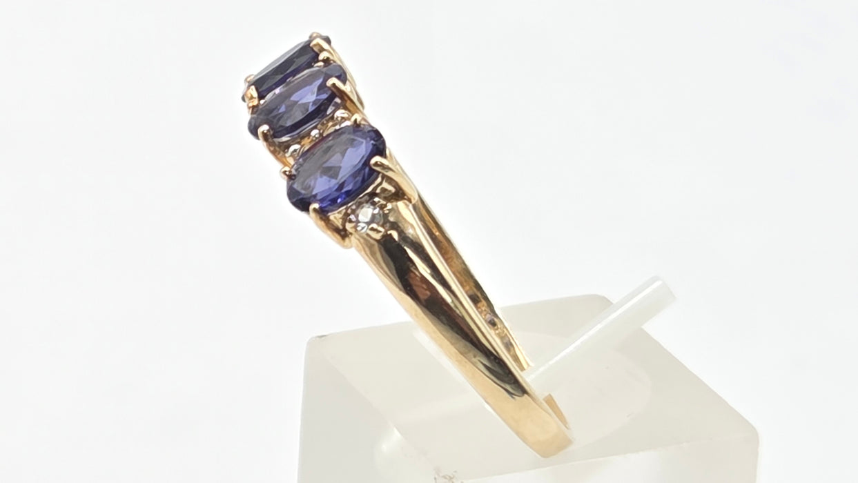 Vintage: 9ct Gold Iolite & Diamond Ring
