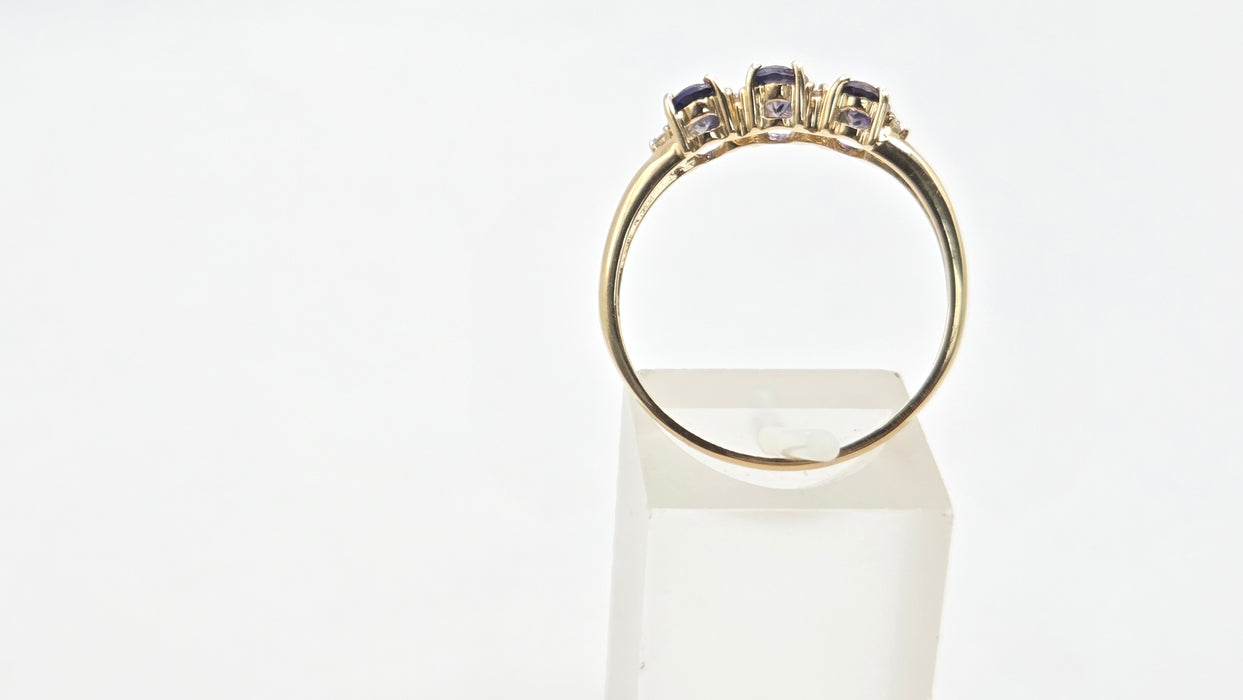 Vintage: 9ct Gold Iolite & Diamond Ring