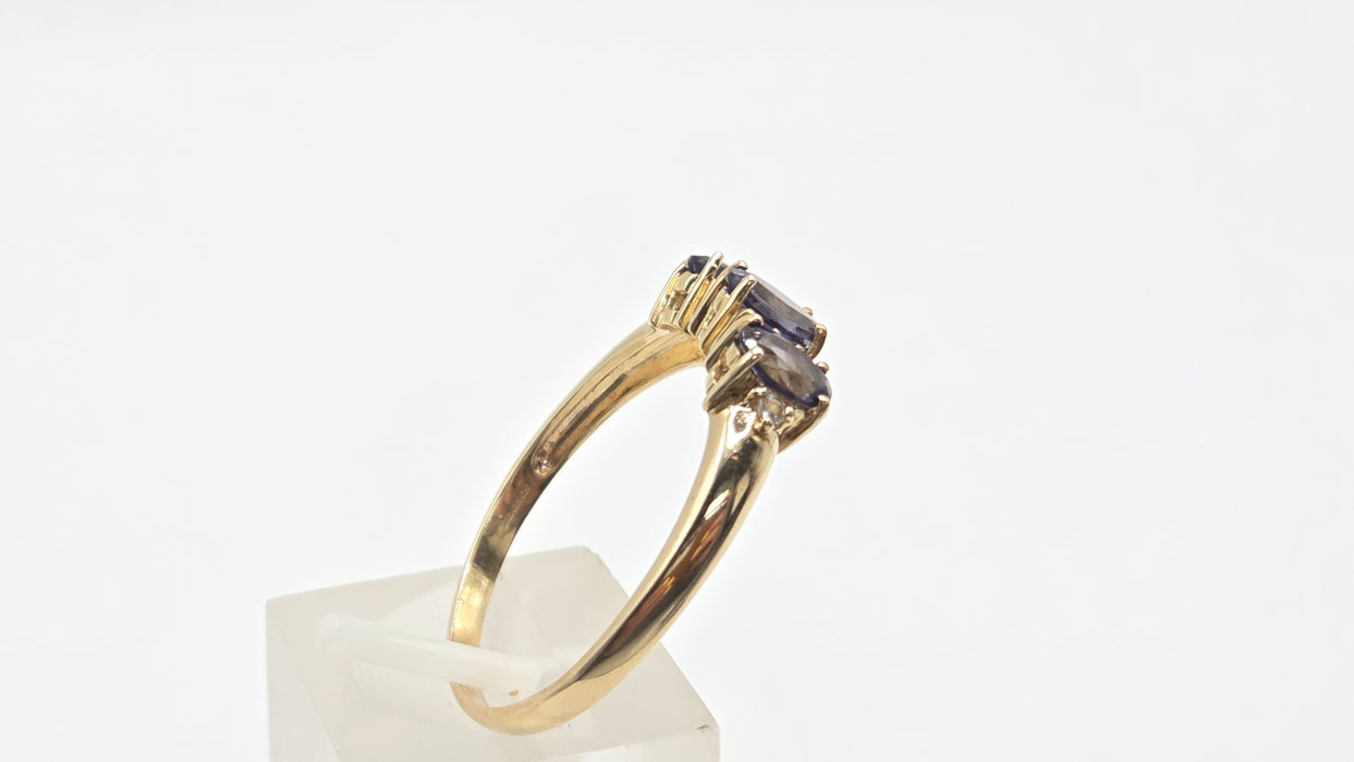Vintage: 9ct Gold Iolite & Diamond Ring