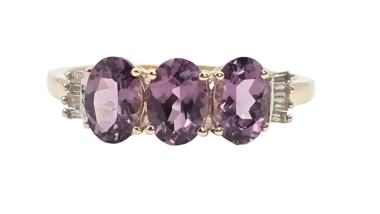 Vintage: 9ct Yellow Gold Purple Spinel & Diamond Trilogy Ring