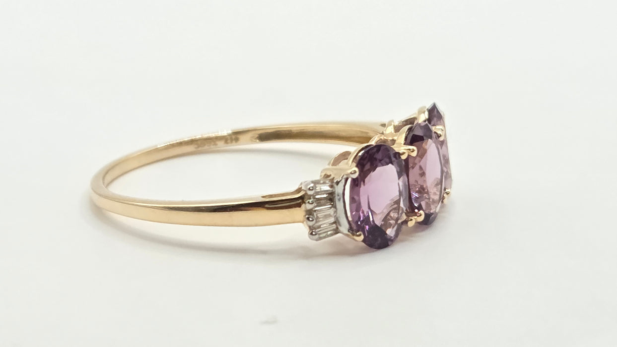 Vintage: 9ct Yellow Gold Purple Spinel & Diamond Trilogy Ring