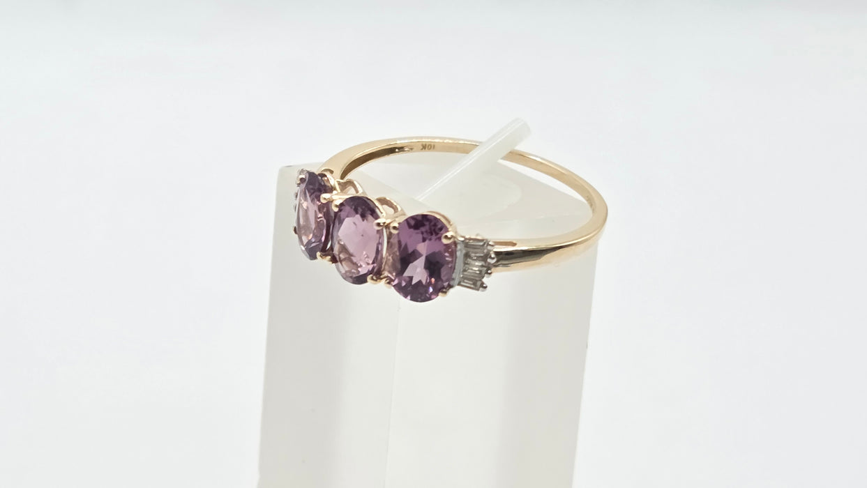Vintage: 9ct Yellow Gold Purple Spinel & Diamond Trilogy Ring