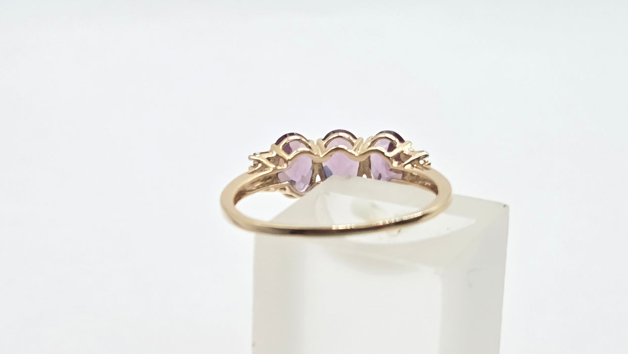 Vintage: 9ct Yellow Gold Purple Spinel & Diamond Trilogy Ring