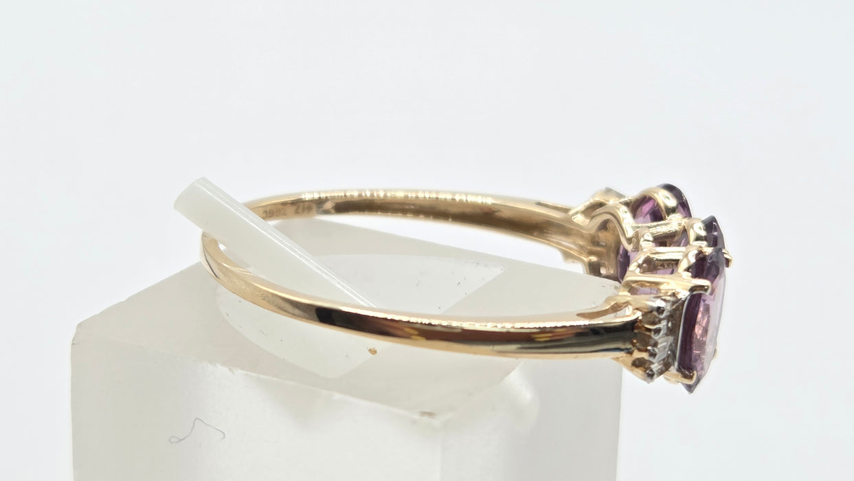 Vintage: 9ct Yellow Gold Purple Spinel & Diamond Trilogy Ring