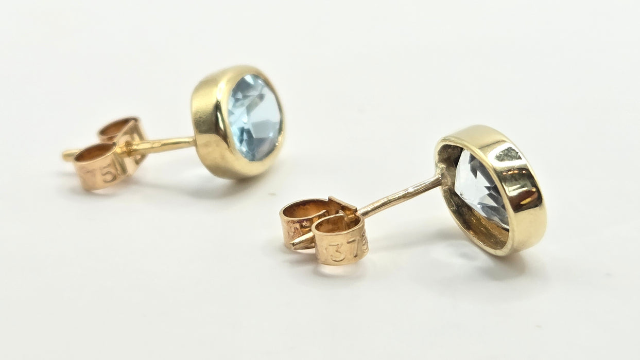 Vintage: 9ct Gold Blue Topaz Stud Earrings