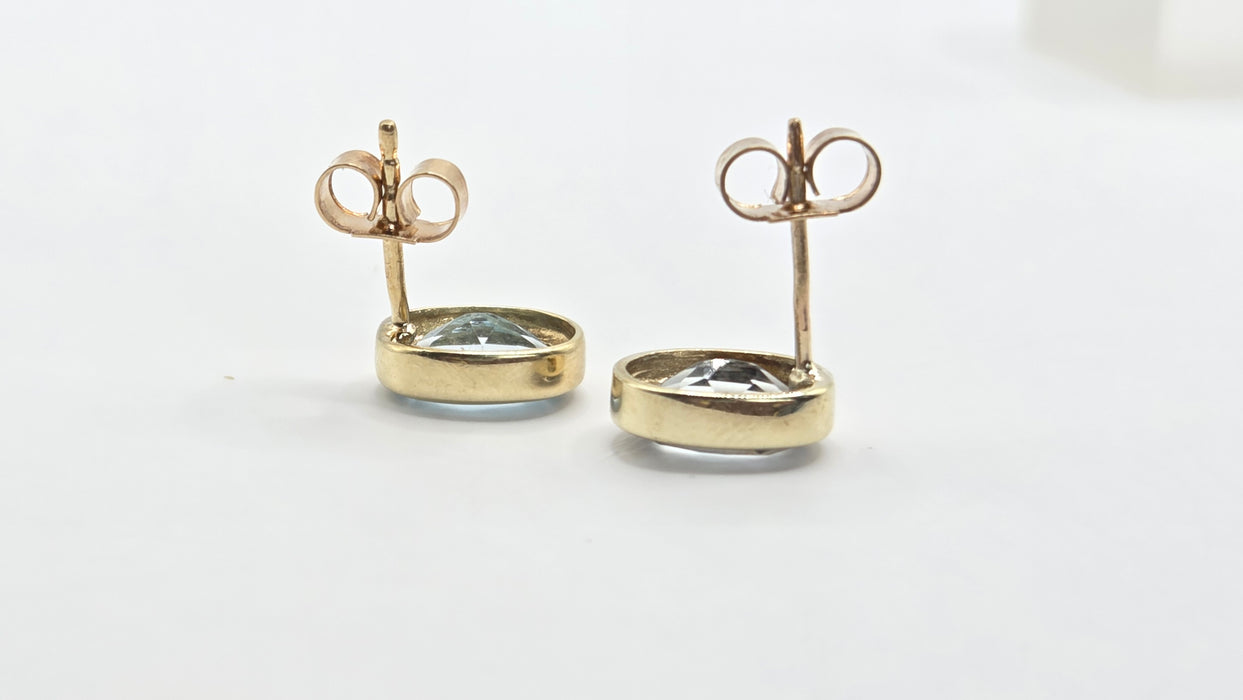 Vintage: 9ct Gold Blue Topaz Stud Earrings