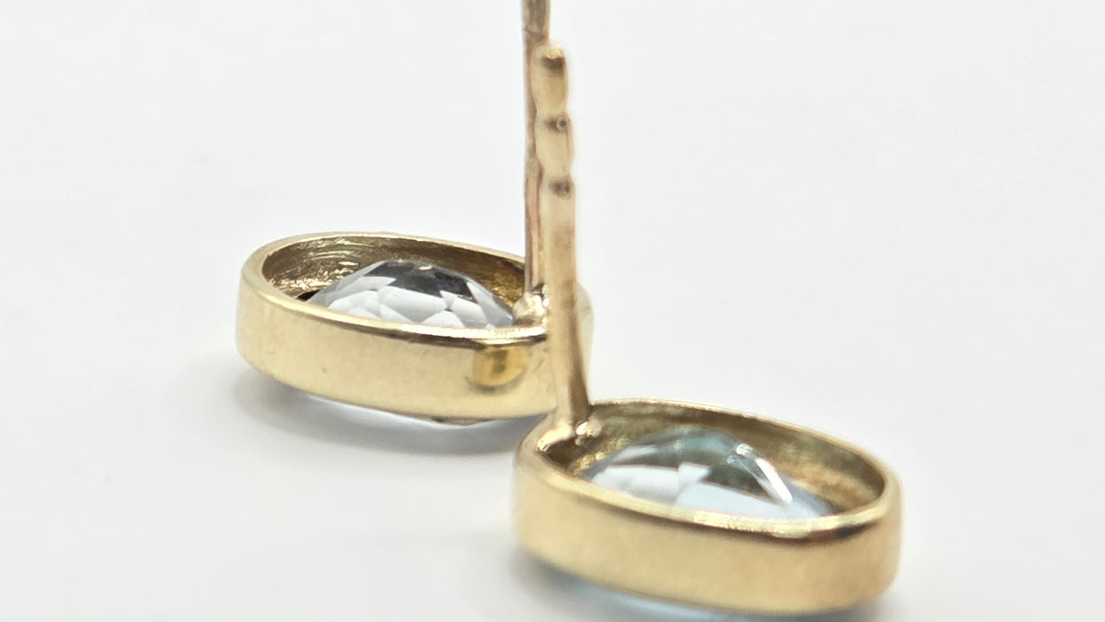 Vintage: 9ct Gold Blue Topaz Stud Earrings