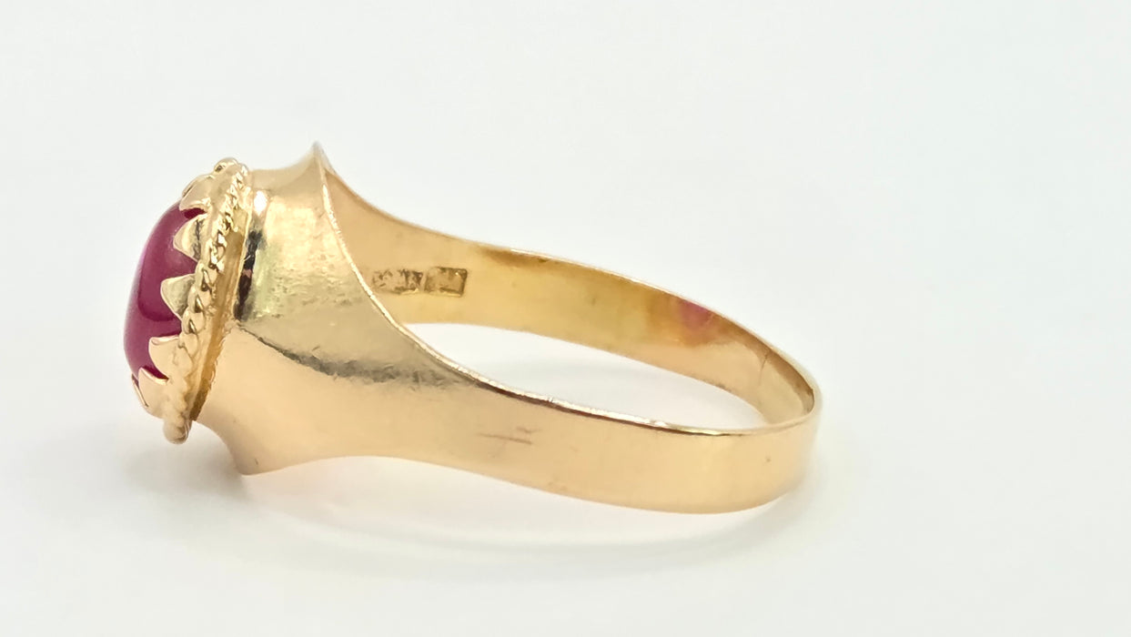 Vintage: 18ct Yellow Gold Pink Sapphire Cabochon Signet Ring