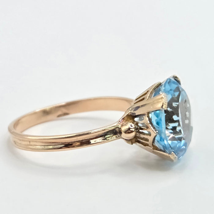 Vintage: 14ct Gold Blue Topaz Solitaire Ring