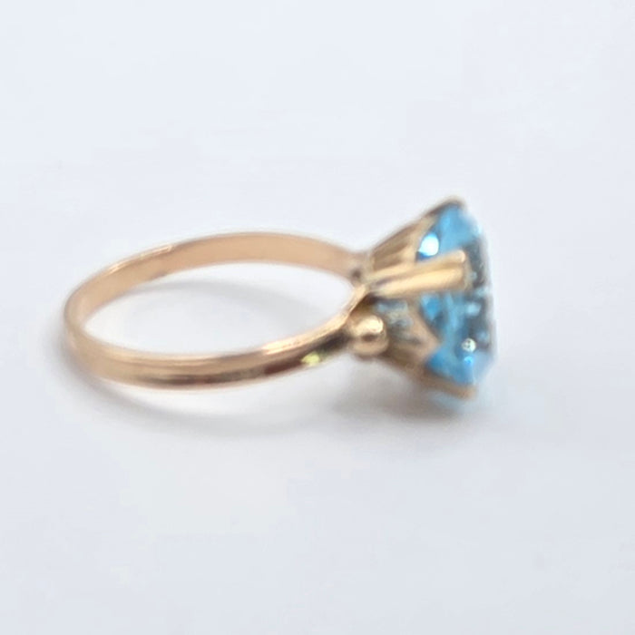 Vintage: 14ct Gold Blue Topaz Solitaire Ring