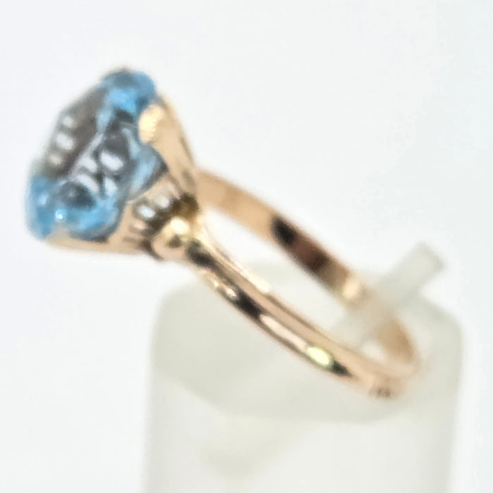 Vintage: 14ct Gold Blue Topaz Solitaire Ring