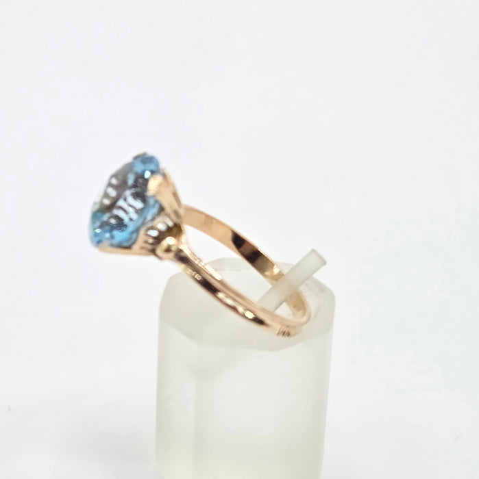 Vintage: 14ct Gold Blue Topaz Solitaire Ring