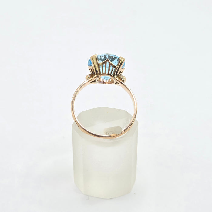 Vintage: 14ct Gold Blue Topaz Solitaire Ring