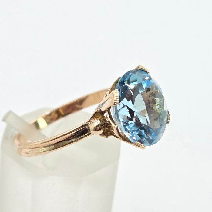 Vintage: 14ct Gold Blue Topaz Solitaire Ring