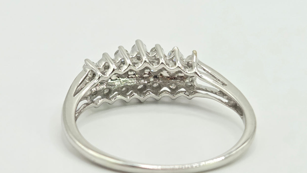 Vintage: 9ct White Gold Diamond Cluster Ring