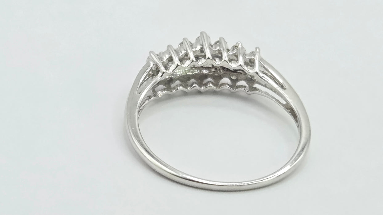 Vintage: 9ct White Gold Diamond Cluster Ring