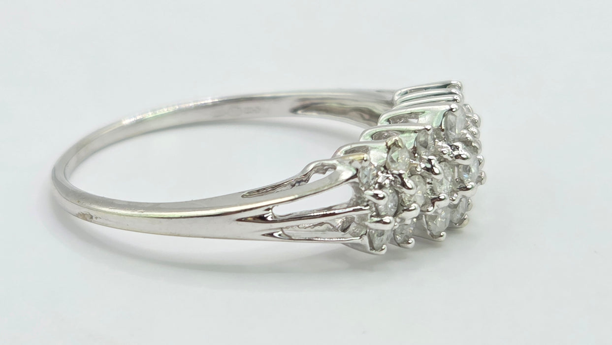 Vintage: 9ct White Gold Diamond Cluster Ring