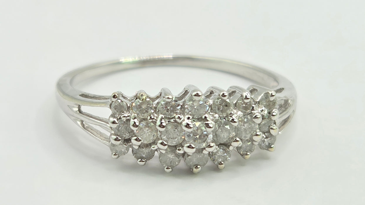 Vintage: 9ct White Gold Diamond Cluster Ring