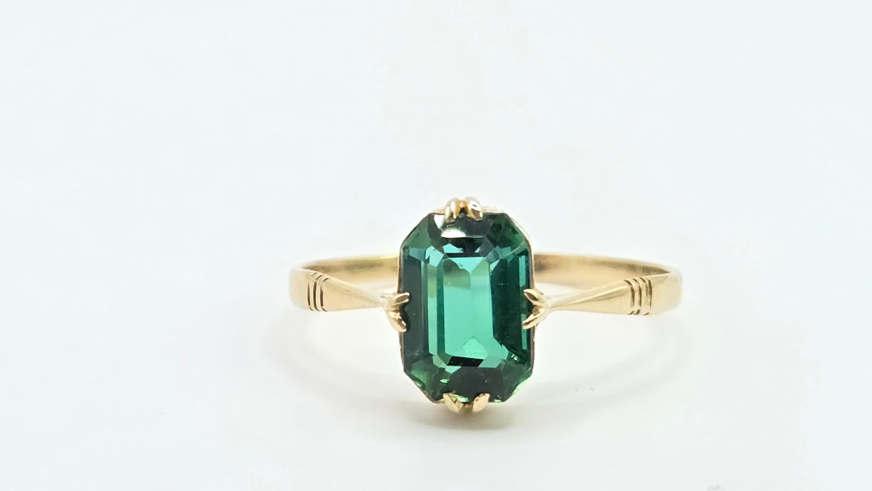 Vintage: 18ct Gold Green Tourmaline Solitaire Ring