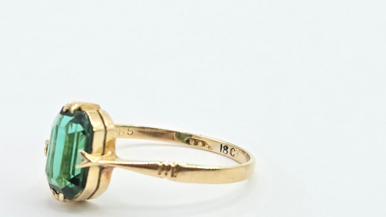 Vintage: 18ct Gold Green Tourmaline Solitaire Ring