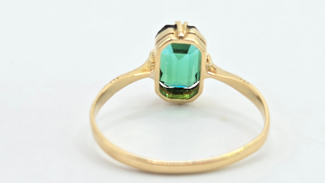 Vintage: 18ct Gold Green Tourmaline Solitaire Ring