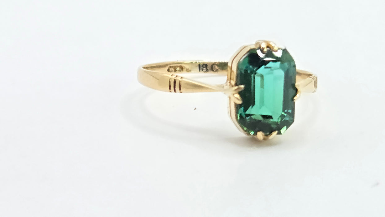 Vintage: 18ct Gold Green Tourmaline Solitaire Ring