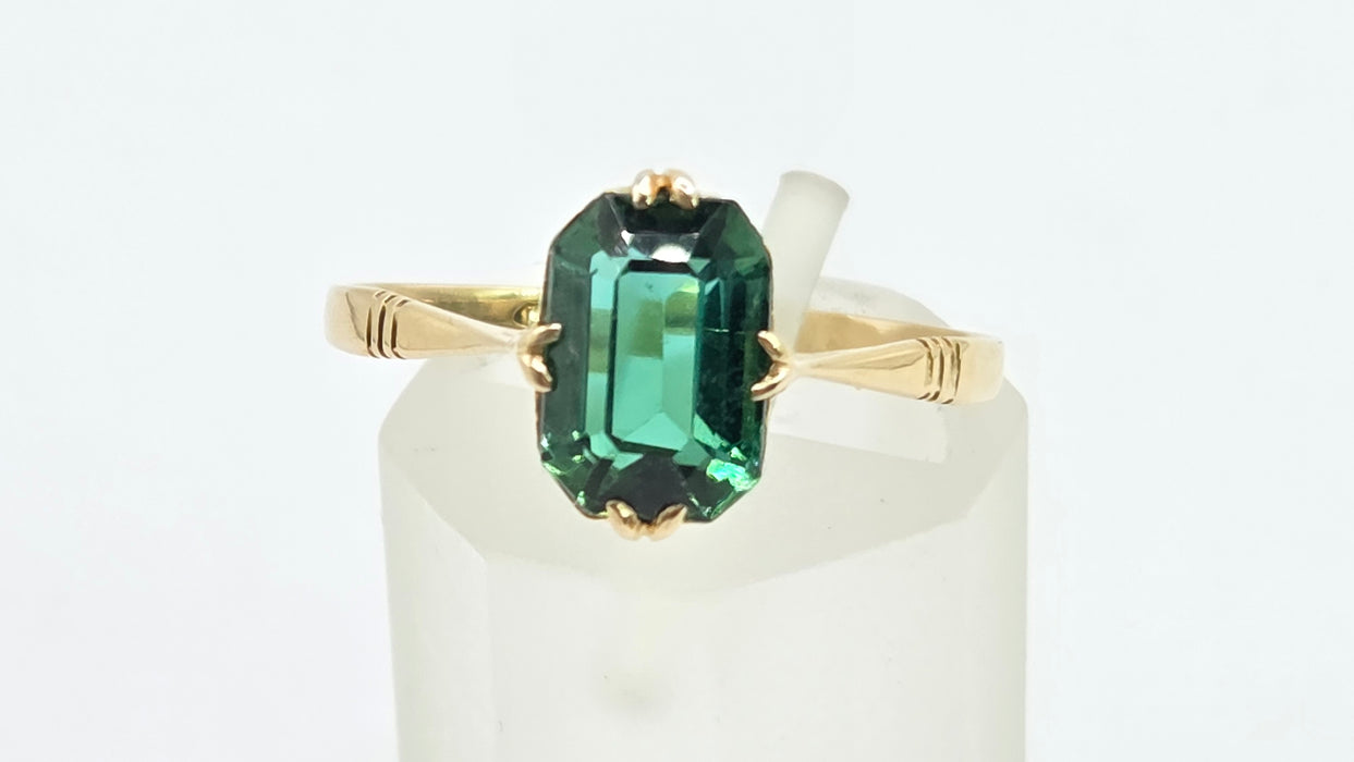 Vintage: 18ct Gold Green Tourmaline Solitaire Ring