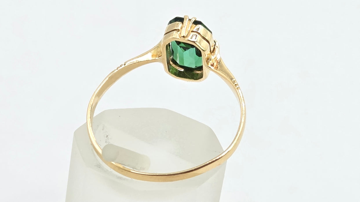 Vintage: 18ct Gold Green Tourmaline Solitaire Ring