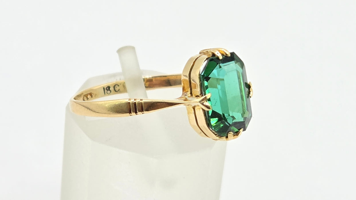 Vintage: 18ct Gold Green Tourmaline Solitaire Ring