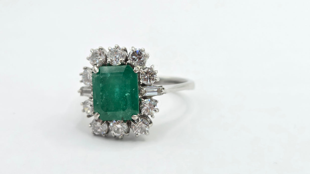 Vintage: 18ct White Gold Emerald & Diamond Dress Ring - Sensational