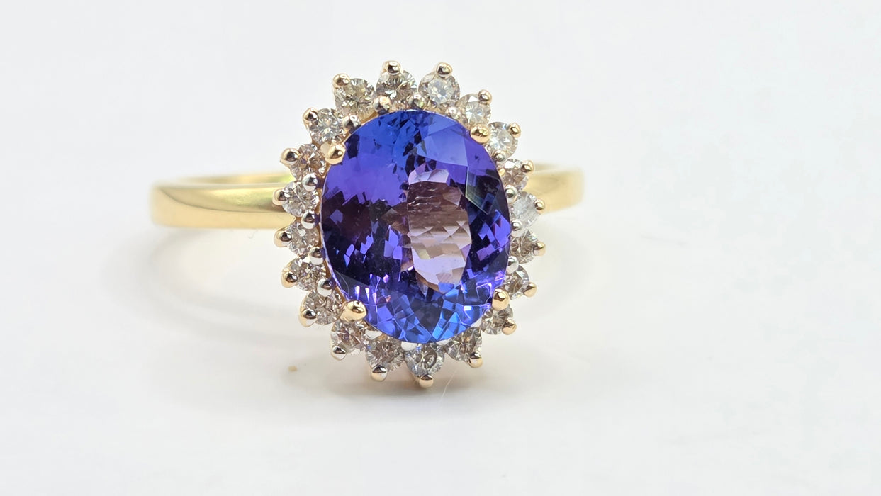Vintage: 18ct Gold Tanzanite & Diamond Oval Cluster Ring