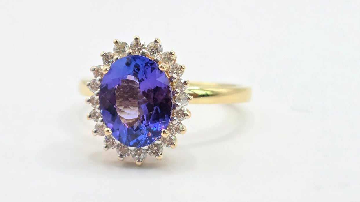 Vintage: 18ct Gold Tanzanite & Diamond Oval Cluster Ring