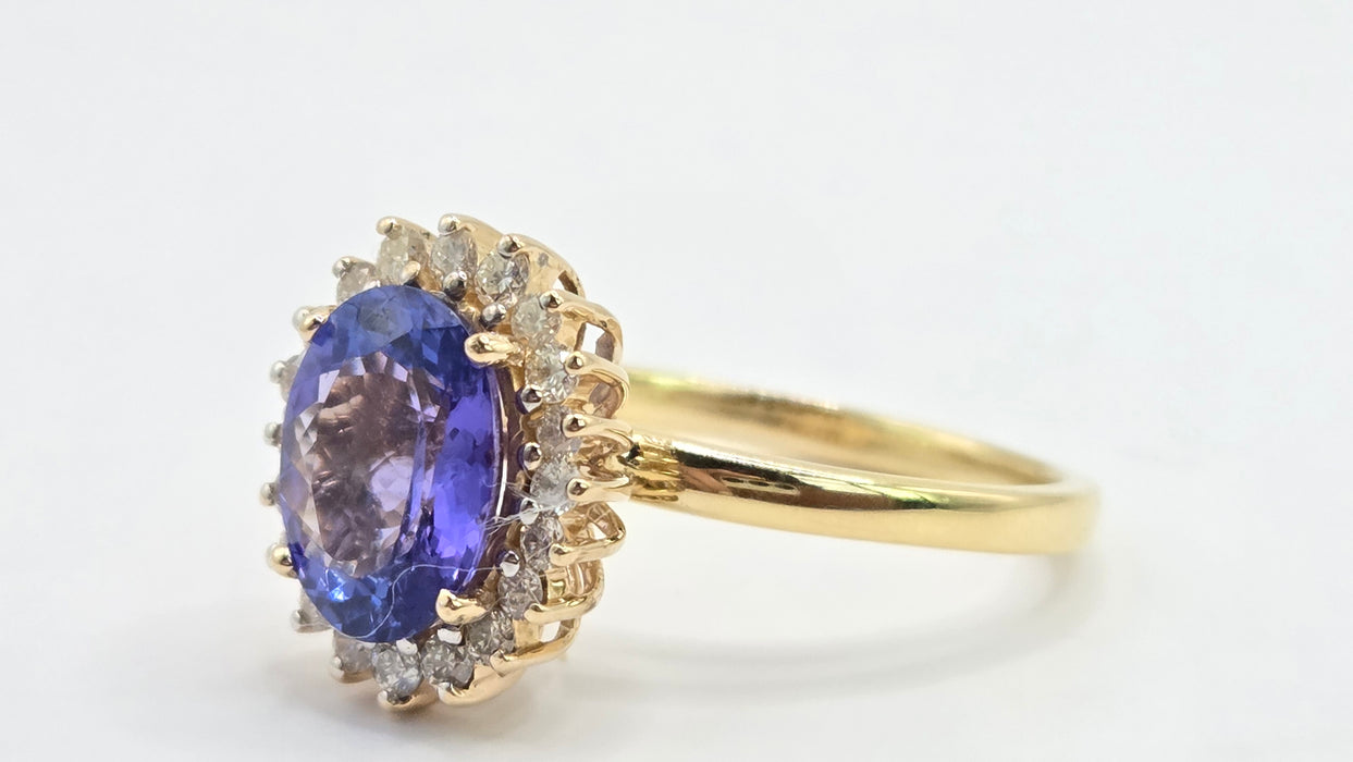 Vintage: 18ct Gold Tanzanite & Diamond Oval Cluster Ring