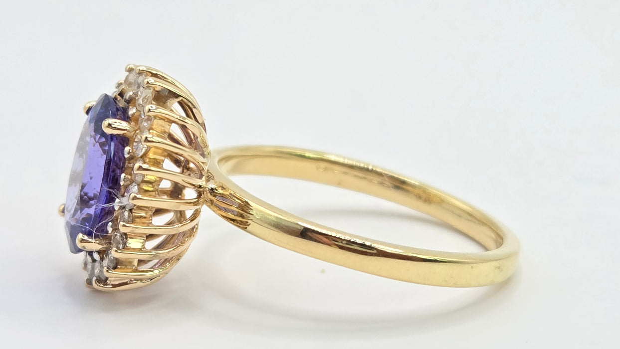 Vintage: 18ct Gold Tanzanite & Diamond Oval Cluster Ring