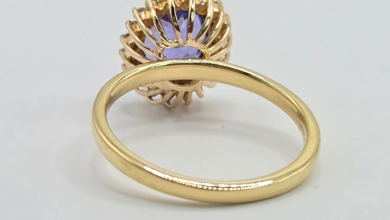 Vintage: 18ct Gold Tanzanite & Diamond Oval Cluster Ring
